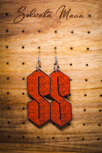 Load image into Gallery viewer, Weaved S Earrings
