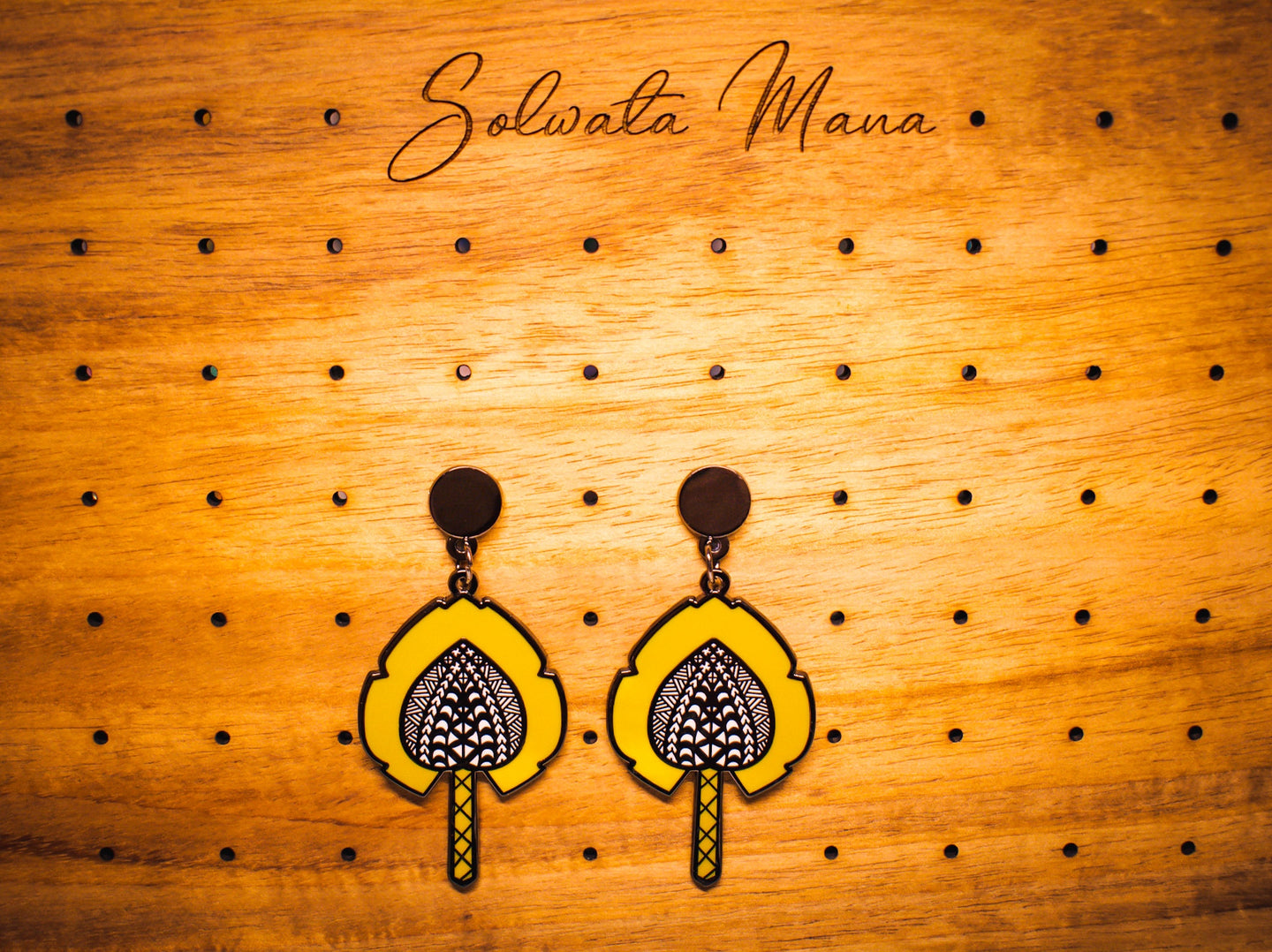 Tapa Fan Earrings